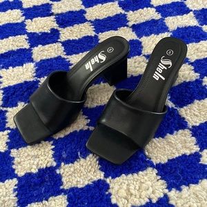 Open square toe chunky heel mules